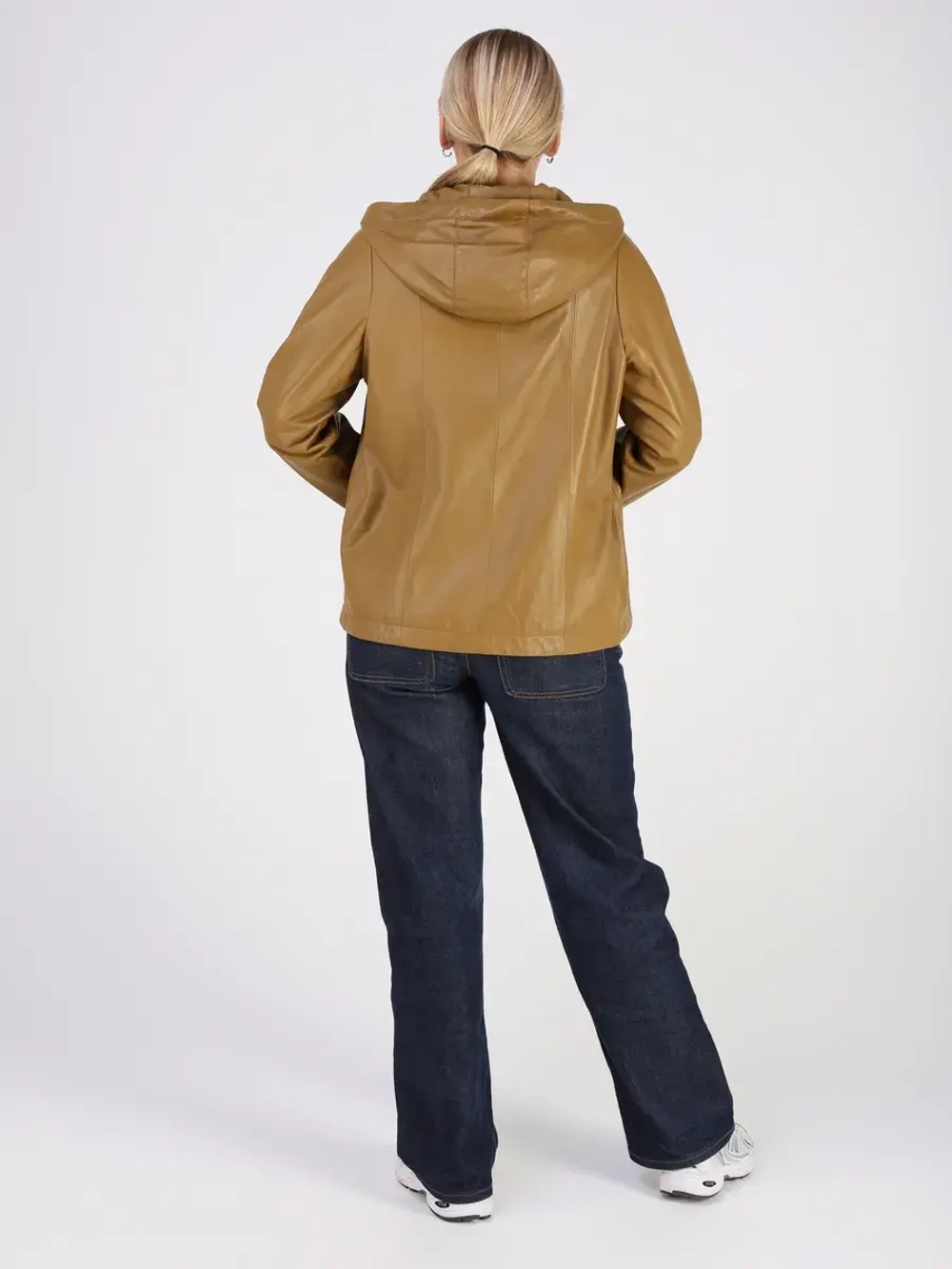 Кожаная куртка демисезонная с капюшоном