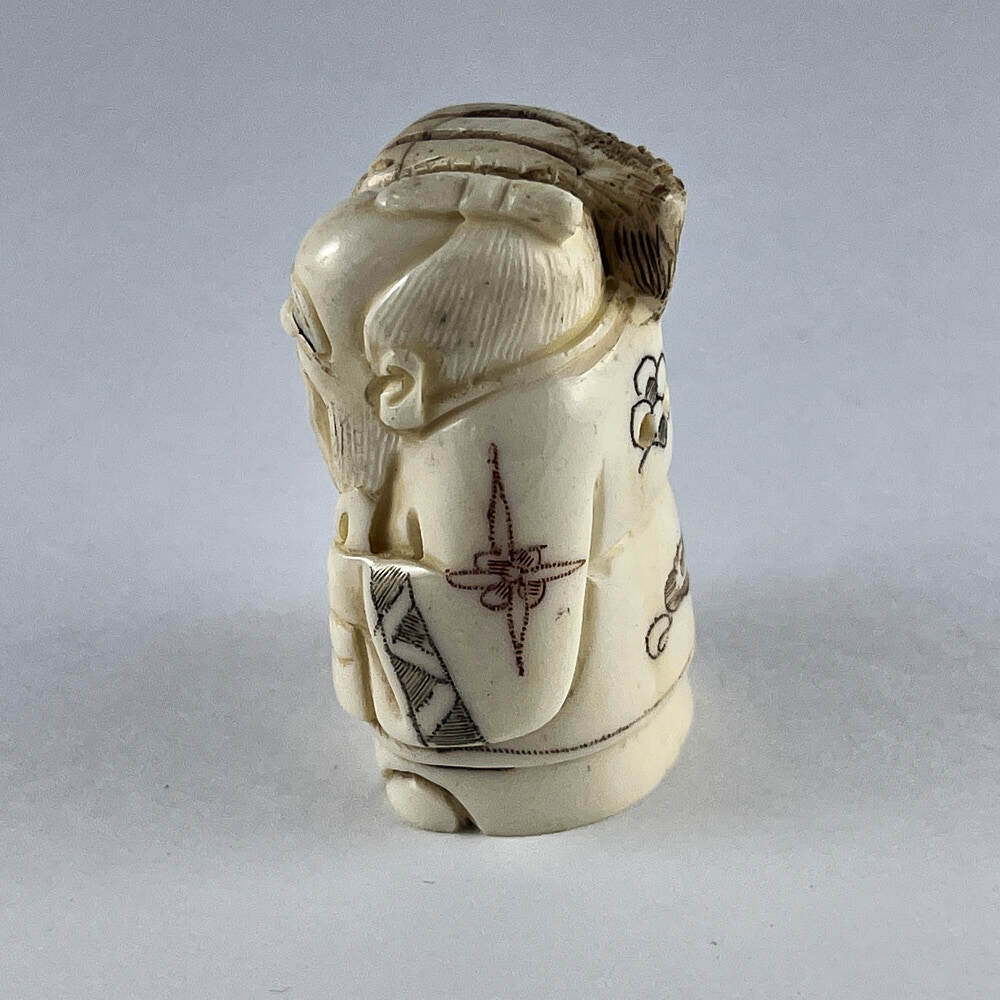 Статуэтка нэцкэ Монах с кукурузой