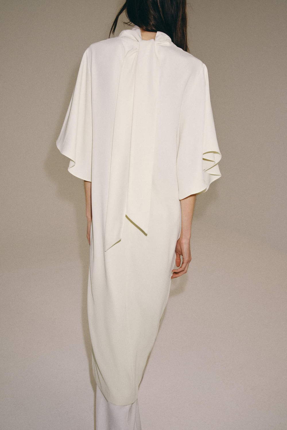 ZARA ПЛАТЬЕ МИДИ СВОБОДНОГО КРОЯ — ZW COLLECTION, СВЕТЛО-БЕЖЕВЫЙ