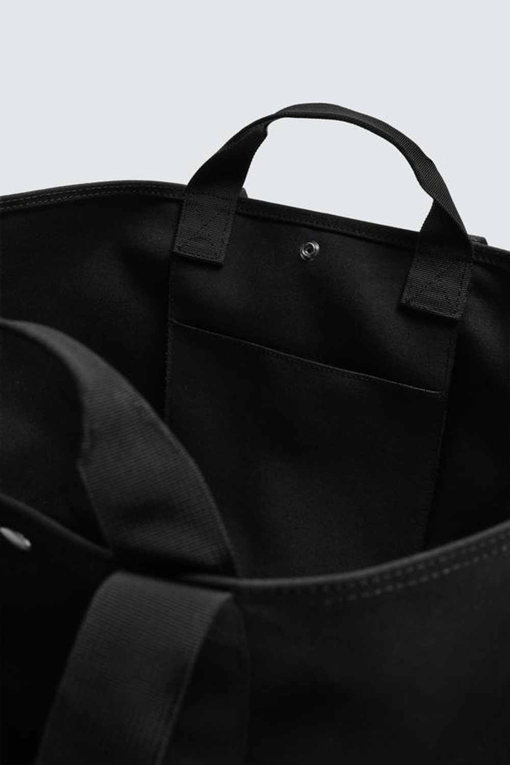 ZARA СУМКА ШОПЕР ИЗ ТЕХНО ТКАНИ, ЧЕРНЫЙ