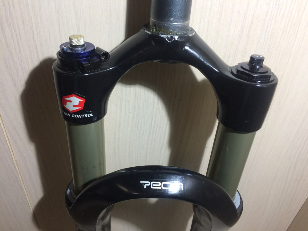 Вилка Rock Shox Reba RLT Ti - Dual Air 26"