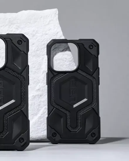Чехол с поддержкой MAGSAFE Uag Monarch Pro для iPhone 14 6.1", цвет карбон (Carbon Fiber)