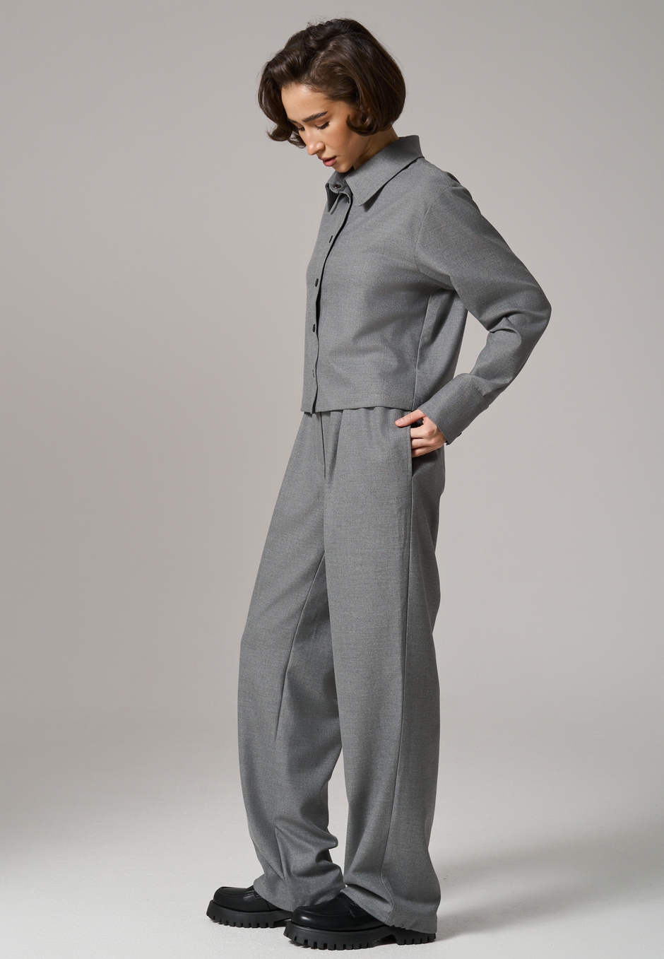 Рубашка-жакет укороченная серая