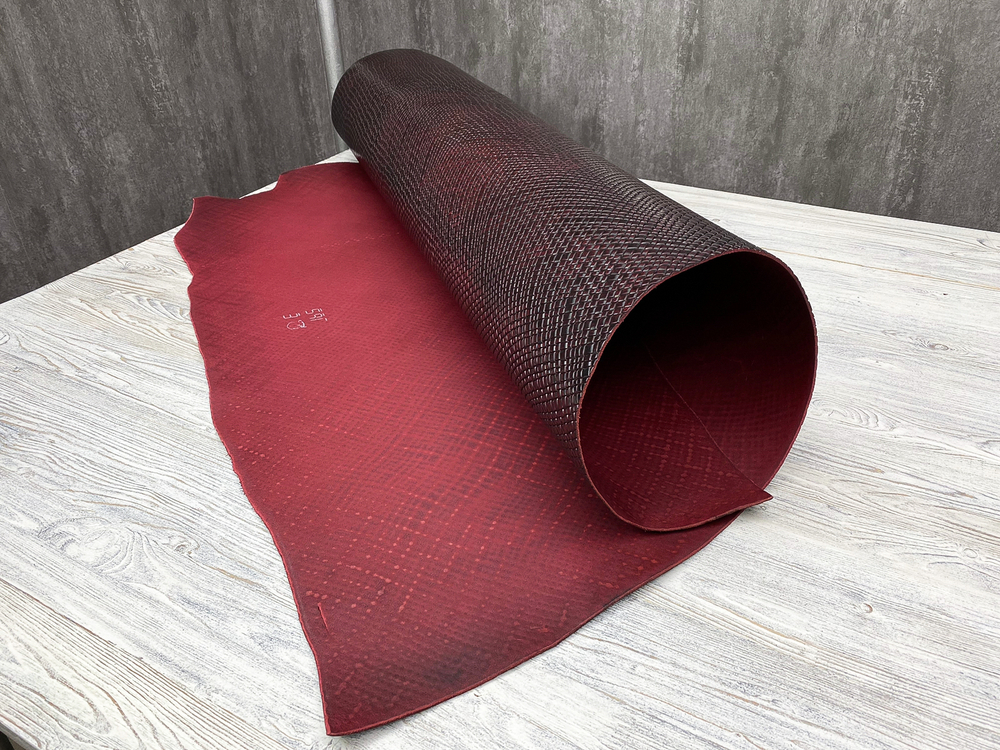 Ременная кожа Treccia Old Bordo (3,0+ мм), цв. Бордовый
