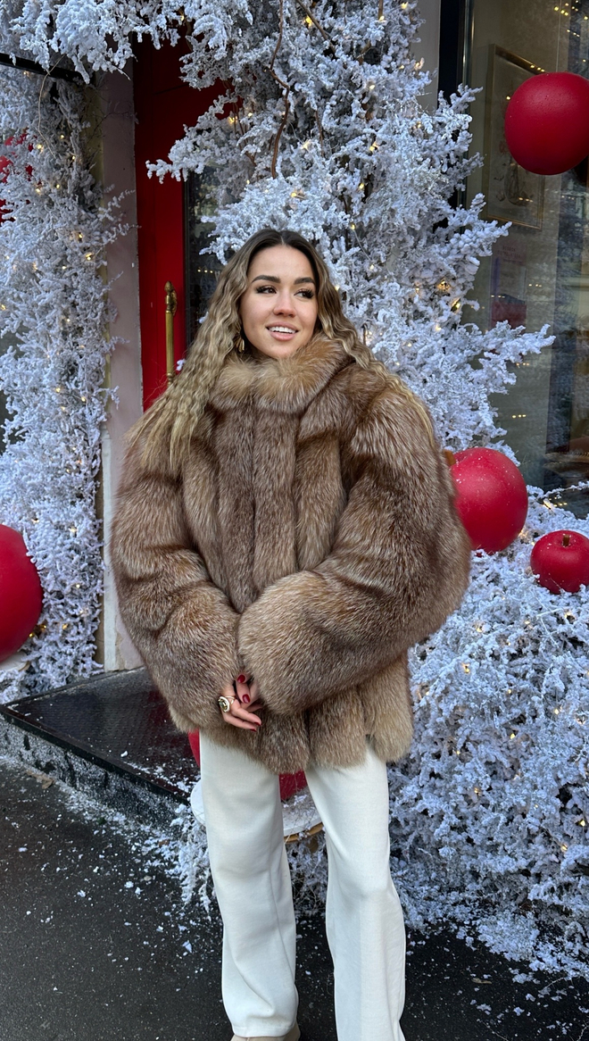 Шуба из кофейной лисы с воротником стойка 65см