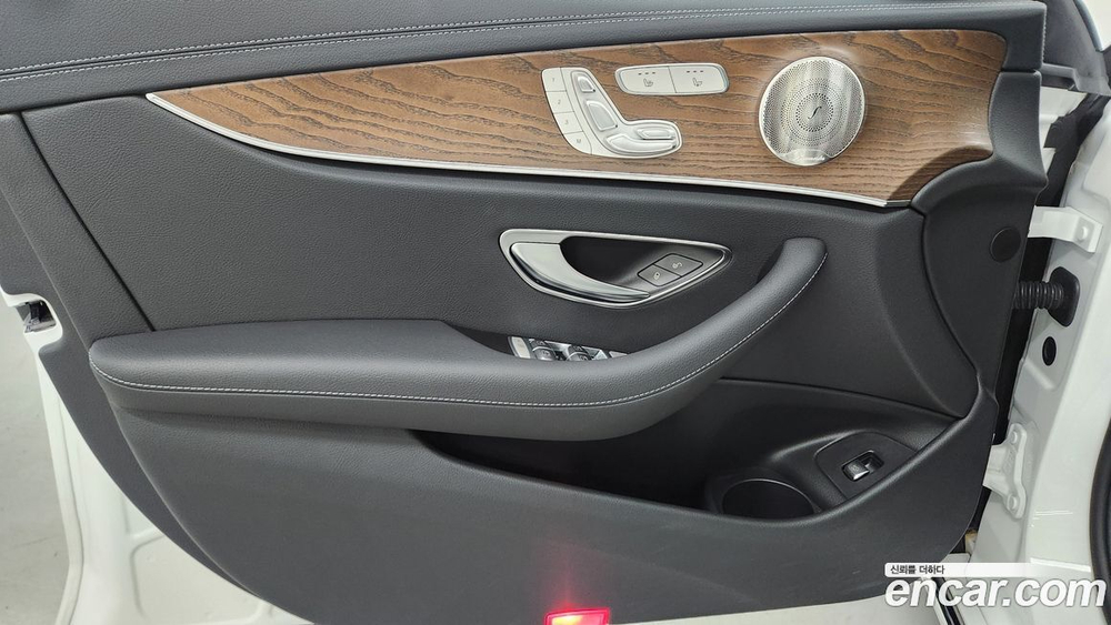 Mercedes-Benz E-Class W213 E220d 4MATIC Exclusive (10.2023)