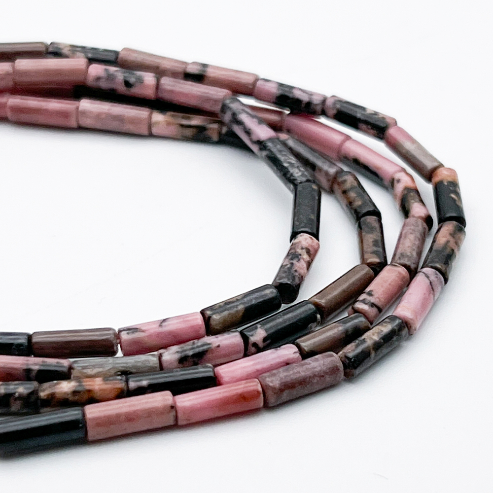 Родонит бусины, размер около 8*2,8 мм, цена за 23-24 шт (1/2 нити)