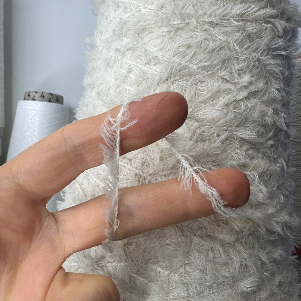 MERINO PELUCHE; 90% меринос, 10% п/а; 300м/100 гр; Травка; цвет: молочный белый