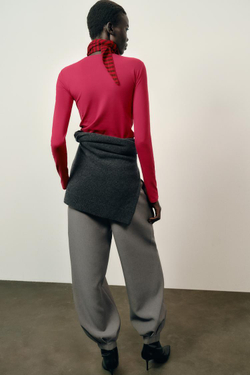 ZARA БАЗОВАЯ ХЛОПКОВАЯ ФУТБОЛКА, ЦВЕТ ФУКСИИ