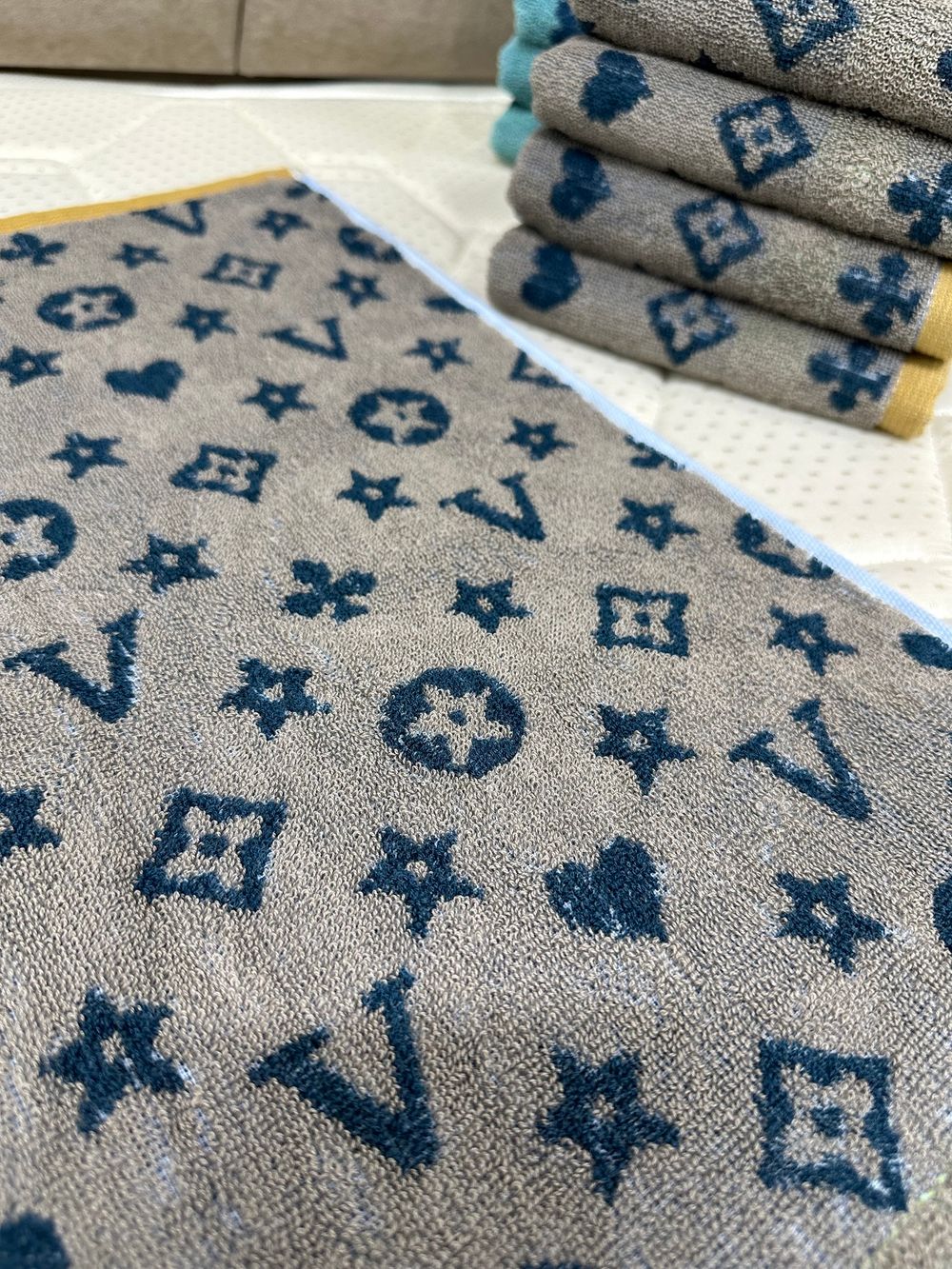 Пол Кит Кух ЛЬЮУЙ ВЬЮТОН