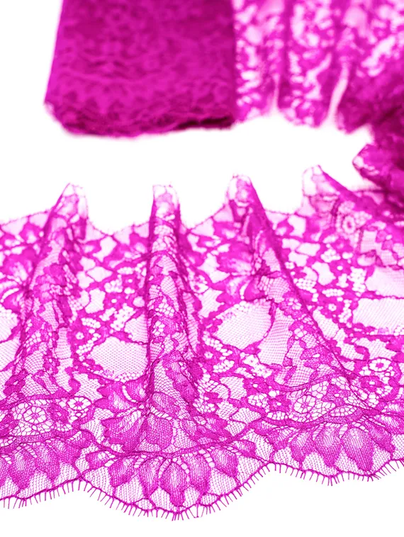 01-47 Кружево шантильи 22 см, фуксия