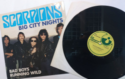 Винтажная виниловая пластинка Scorpions Big City Nights Bad Boys Running Wild Maxi Single 45 RPM (UK 1984)