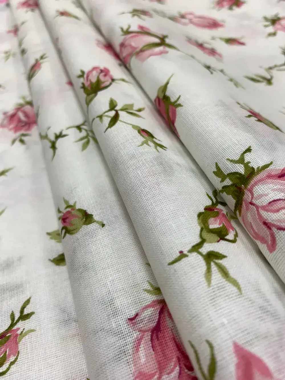 Декоративная наволочка с рюшами, оборками "Розовые бутоны" 50х70 см, 1 шт, без молнии