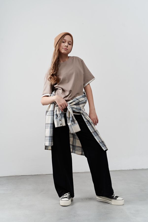 Футболка с контрастной отделкой 