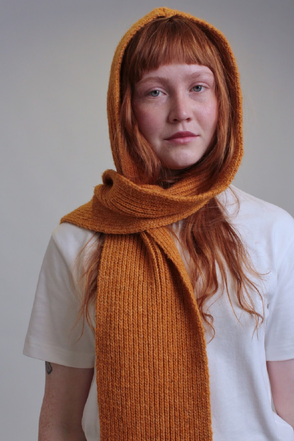 Шарф с капюшоном из шерсти оранжевый