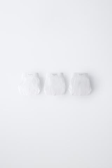 ZARA НАБОР ИЗ ТРЕХ ОДНОТОННЫХ БОКСЕРОВ С НАШИВКОЙ, БЕЛЫЙ