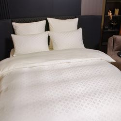 Комплект постельного белья на резинке Сатин Жаккард «Белоснежный шёпот»