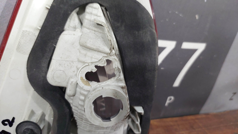 Фонарь задний правый Ford Kuga 2 (CBS) 12-16 Б/У Оригинал 2070888