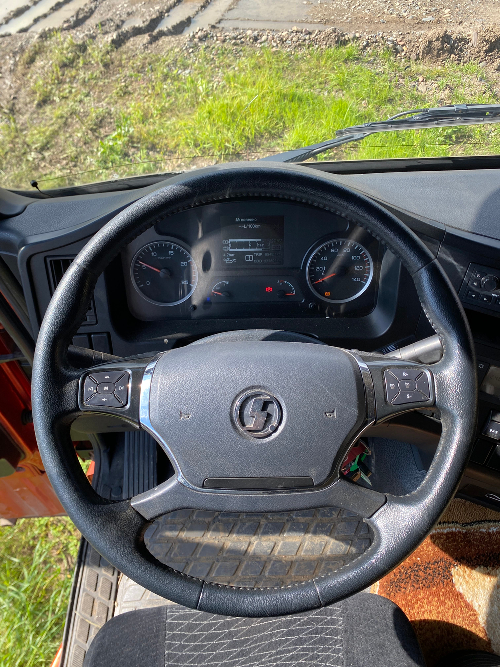 Shacman (Shaanxi) SX* 6x4 Седельный тягач SX42584V324 (Дизельный, 11,6 л, 423 л.с., МТ)