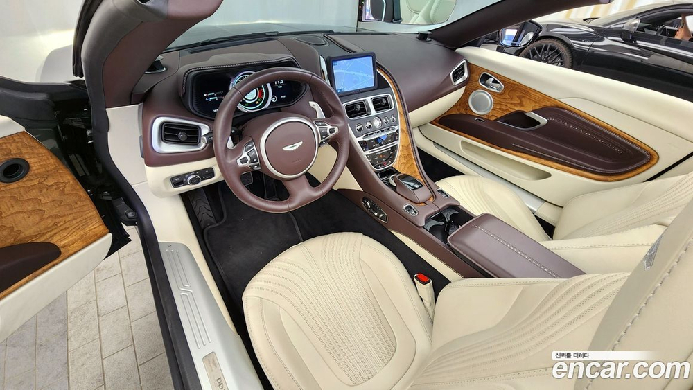 Aston Martin DB11 4.0 V8 볼란테 (06.2022)