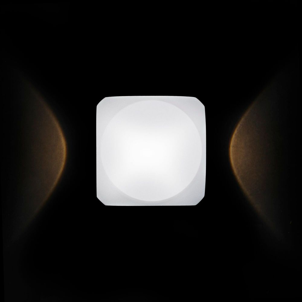 Настенный светильник (бра) Outdoor O015WL-L4W