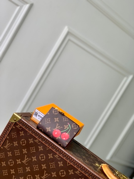 Louis Vuitton Lisa Wallet