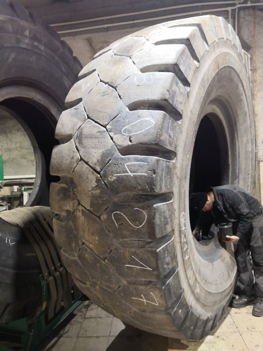 33.00R51 Bridgestone VRDP шина б/у