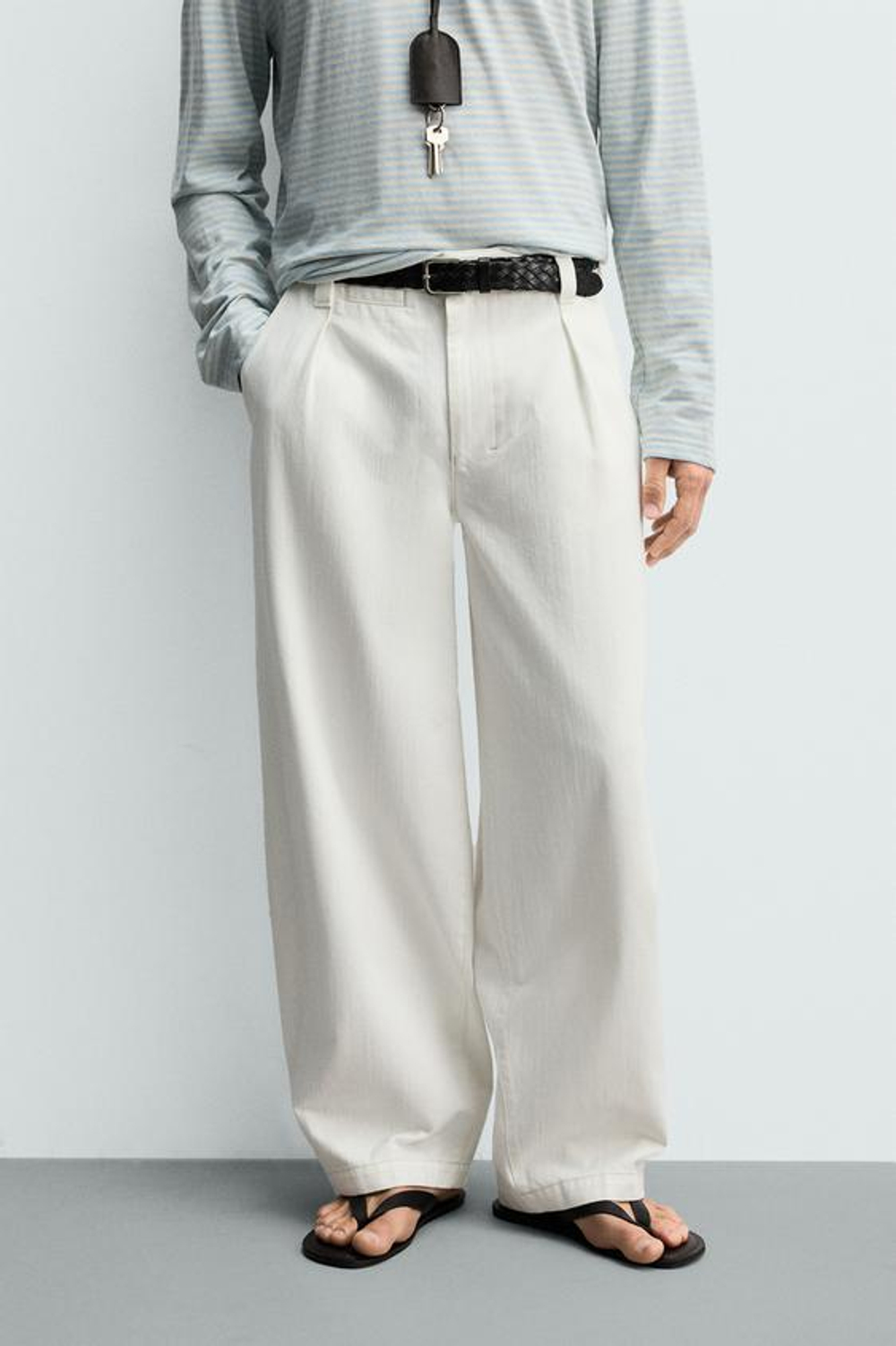 ZARA ДЖИНСЫ ЧИНОС BARREL FIT СО СКЛАДКАМИ, БЕЛЫЙ