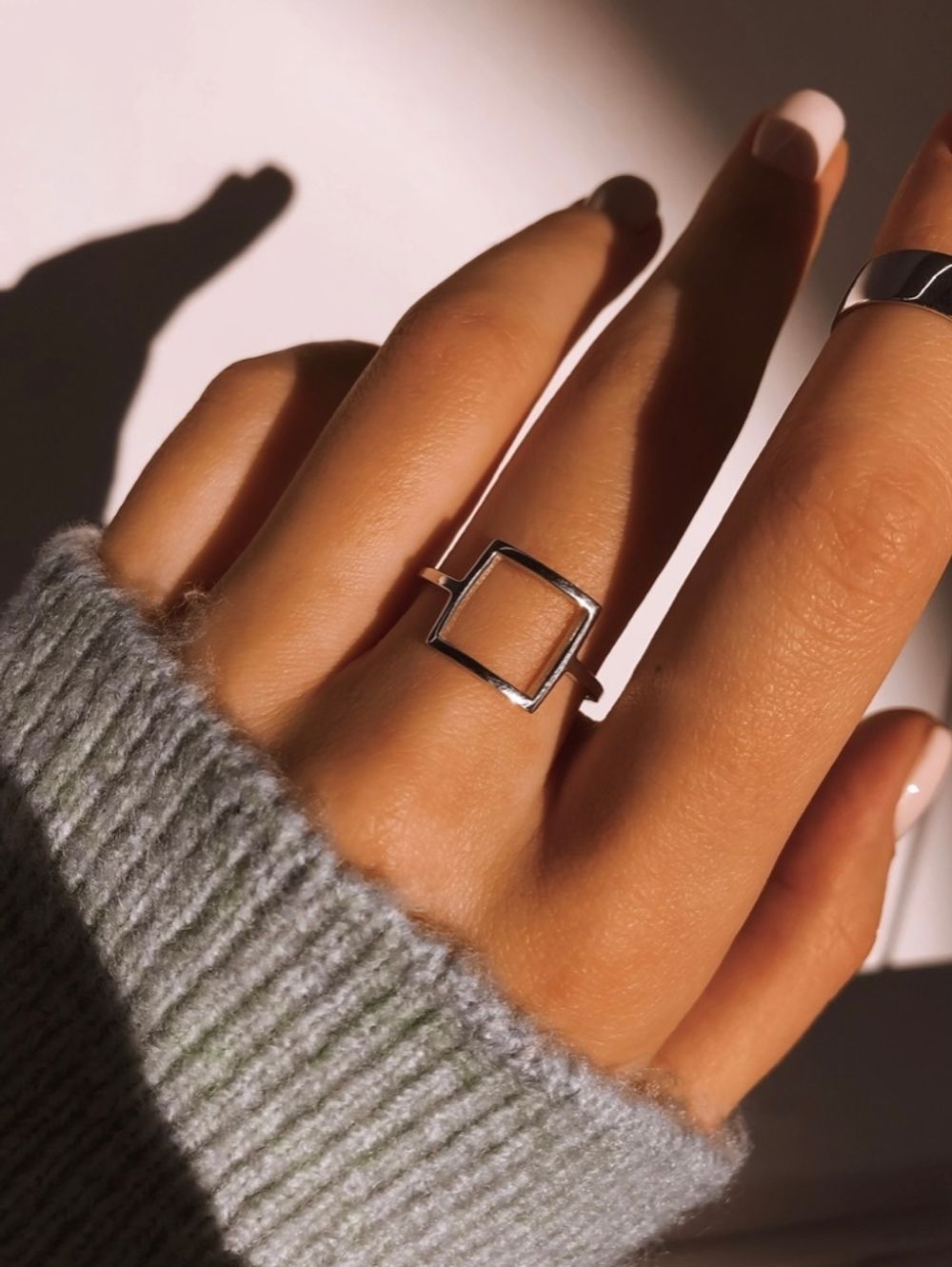 Кольцо квадрат