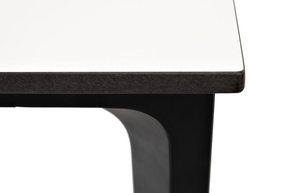 "Малага" обеденный стол из HPL 90х90см, цвет молочный, каркас черный