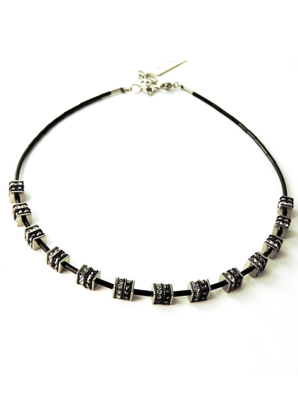 4253 Coeur de Lion эксклюзивное дизайнерское колье со стразами Сваровски алмазно-прозрачного и черного цвета.