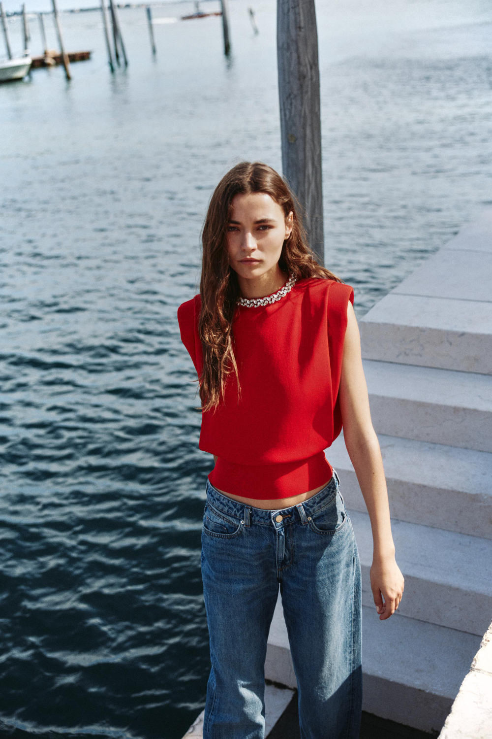 ZARA ТОП С ПОДПЛЕЧНИКАМИ И СТРАЗАМИ НА ВОРОТНИКЕ, КРАСНЫЙ