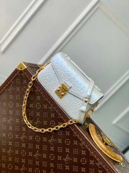 Louis Vuitton Pochette Metis East West