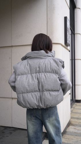 Серый стеганый жилет