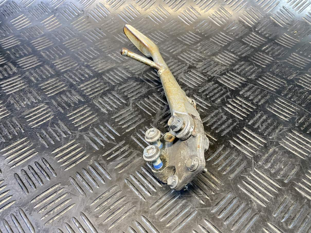 Подножка боковая Suzuki GSR400 (GK7DA)