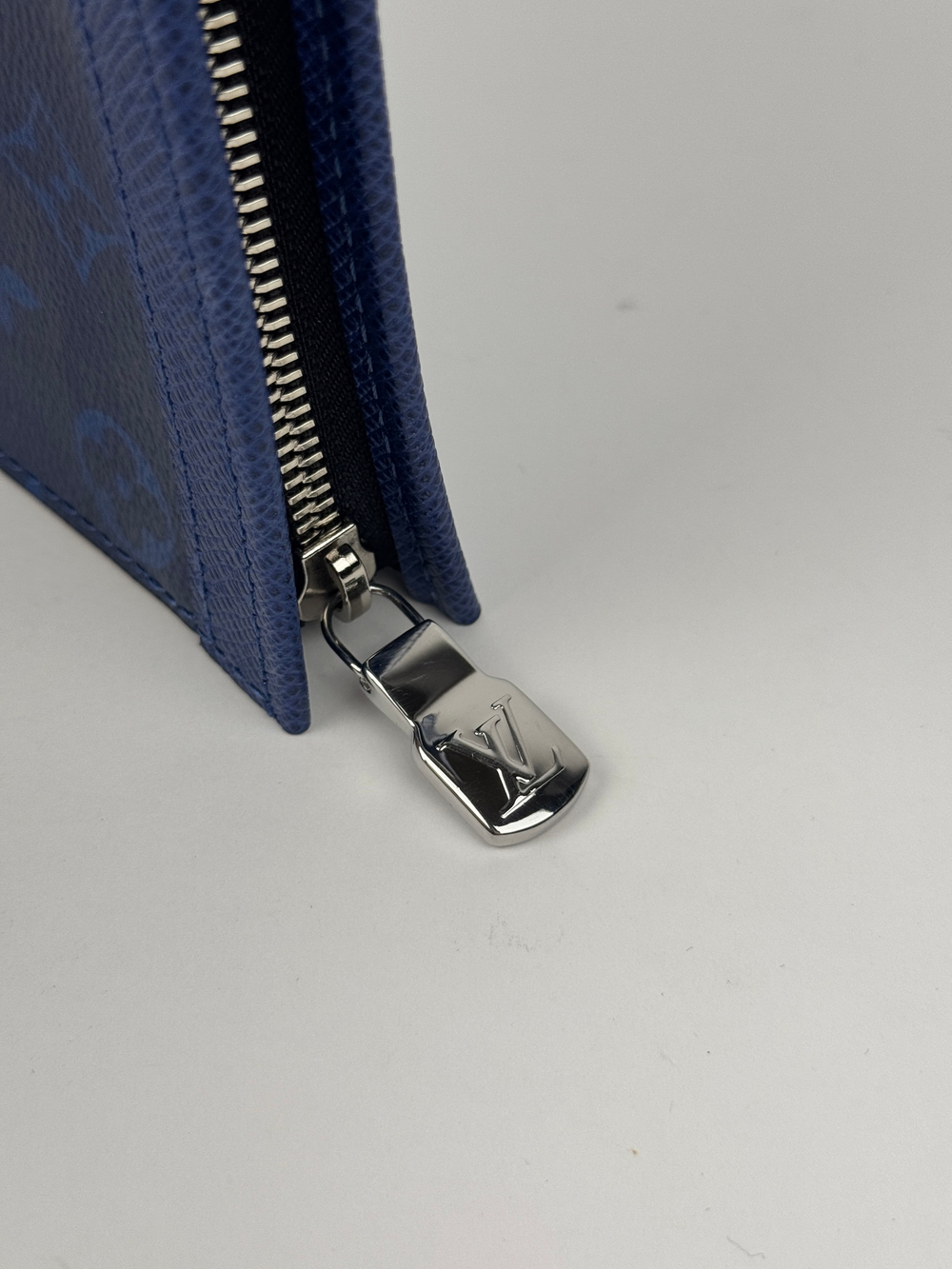 Папка Louis Vuitton Pochette Voyage