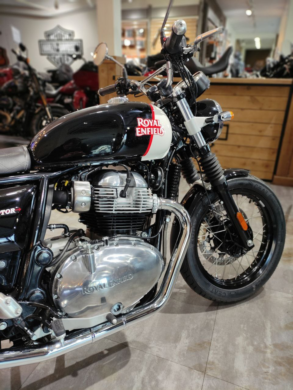 Royal Enfield Interceptor 650 Black Pearl (Custom / Dual tone)
