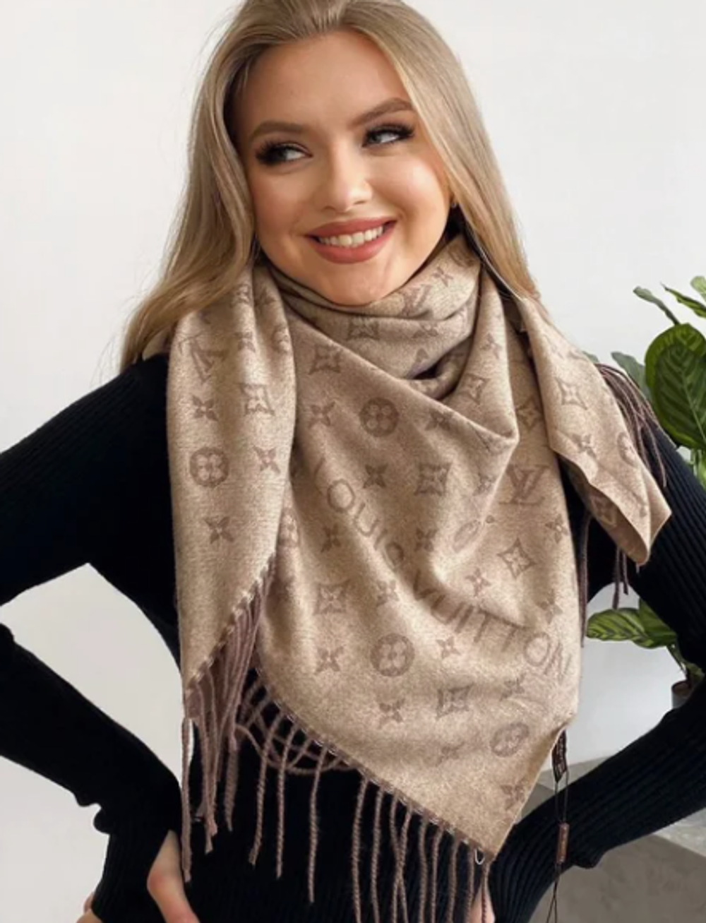 Кашемировй теплый платок Louis Vuitton