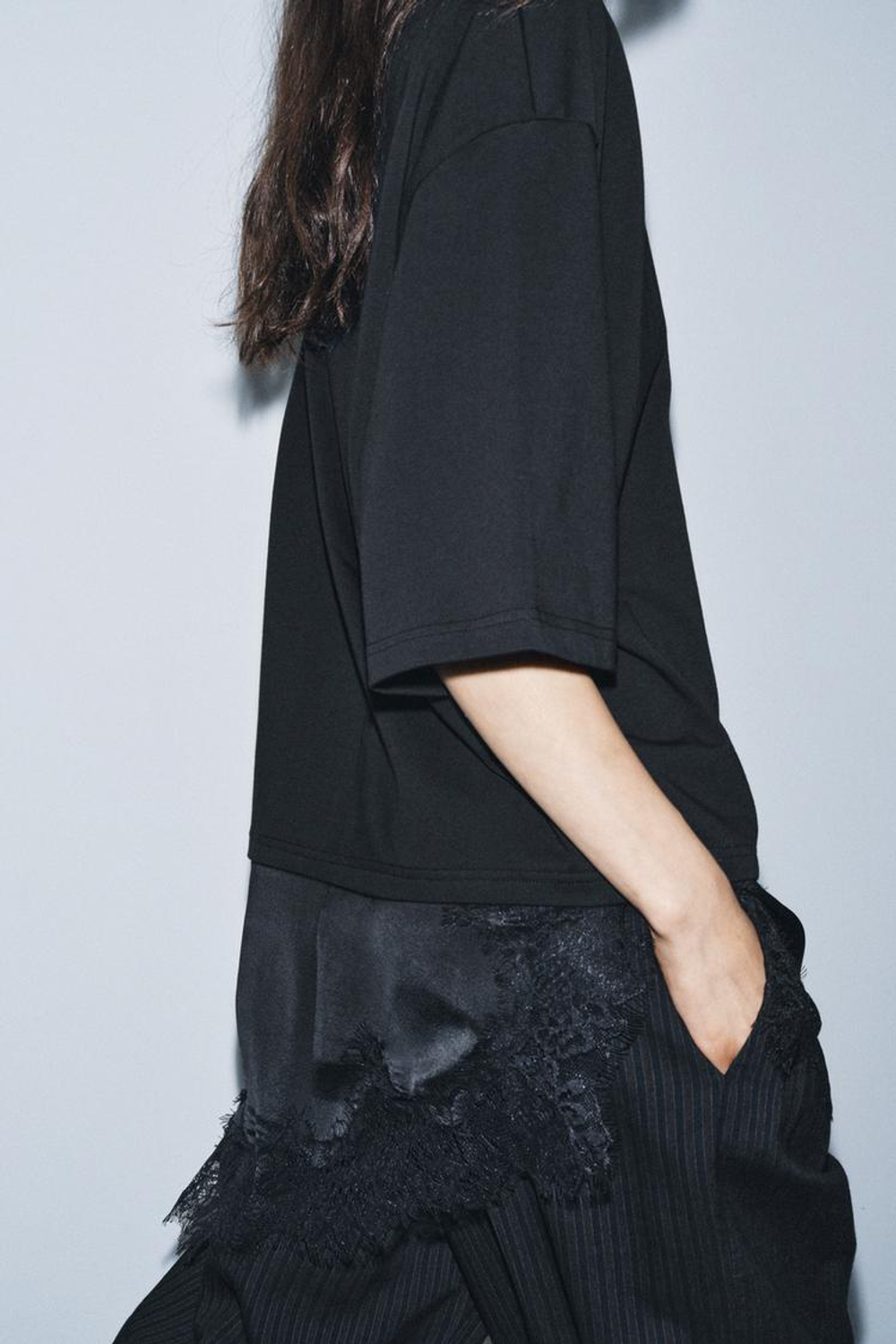 ZARA КОМБИНИРОВАННАЯ ФУТБОЛКА С КРУЖЕВОМ, ЧЕРНЫЙ