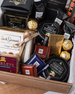 Подарочный набор сладостей в деревянном ящике