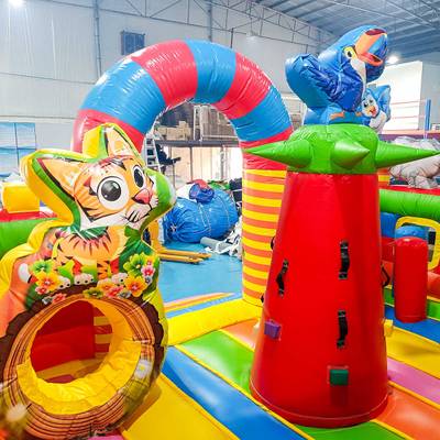 Коммерческий надувной батут «Дружная компания»,  8*6*5 м.