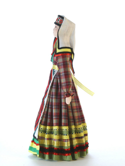 Кукла фарфоровая коллекционная Удмуртка