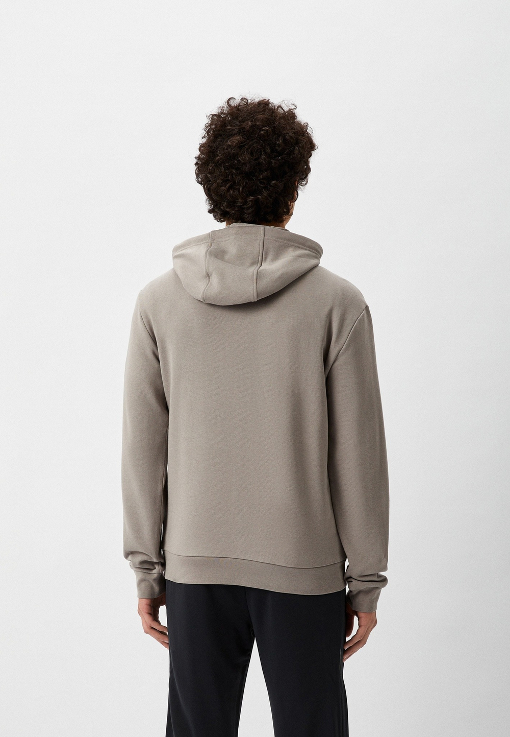 Толстовка мужская EA7