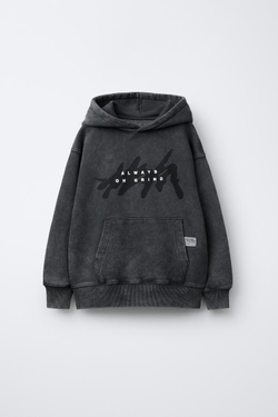 ZARA ХУДИ С ЭФФЕКТОМ ПОТЕРТОСТИ И ПРИНТОМ «ГРАФФИТИ», ТЕМНЫЙ АНТРАЦИТ