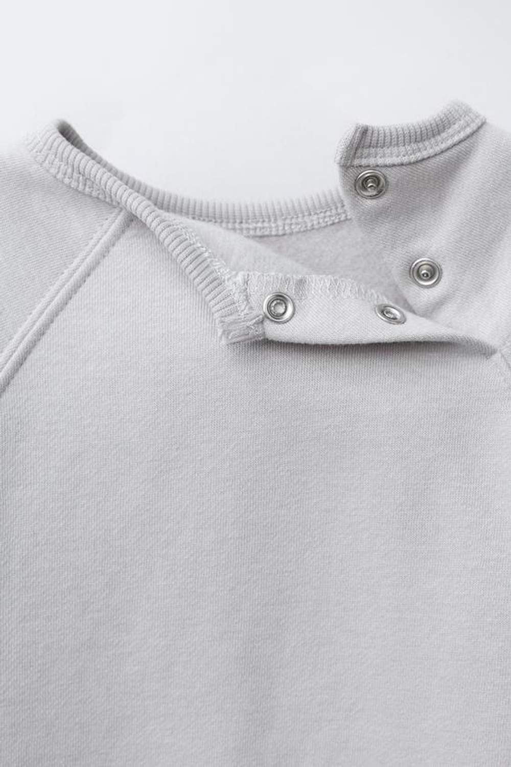 ZARA КОМПЛЕКТ ИЗ ТОЛСТОВКИ И БРЮК-ДЖОГГЕРОВ С ВЫШИВКОЙ ПИНГВИНА, ЖЕМЧУЖНО-СЕРЫЙ