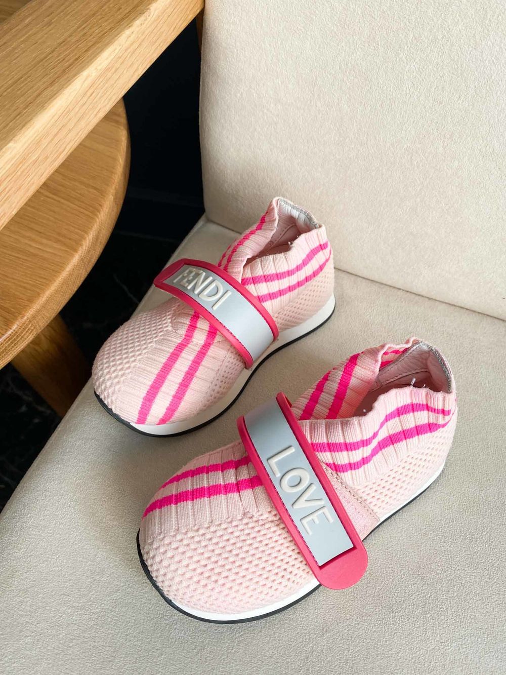 Новые кроссовки Fendi, 23