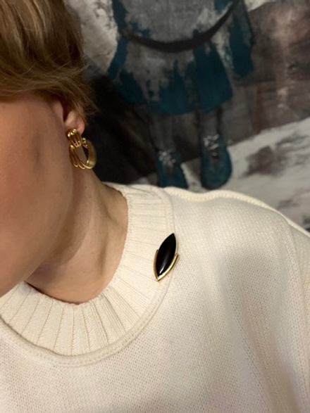 Брошь MONET с чёрной эмалью