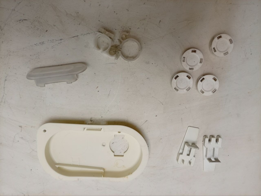 VMUF501B кт19 Пластиковый крепеж, защёлки и заглушки для стиральной машины Hotpoint-Ariston б/у