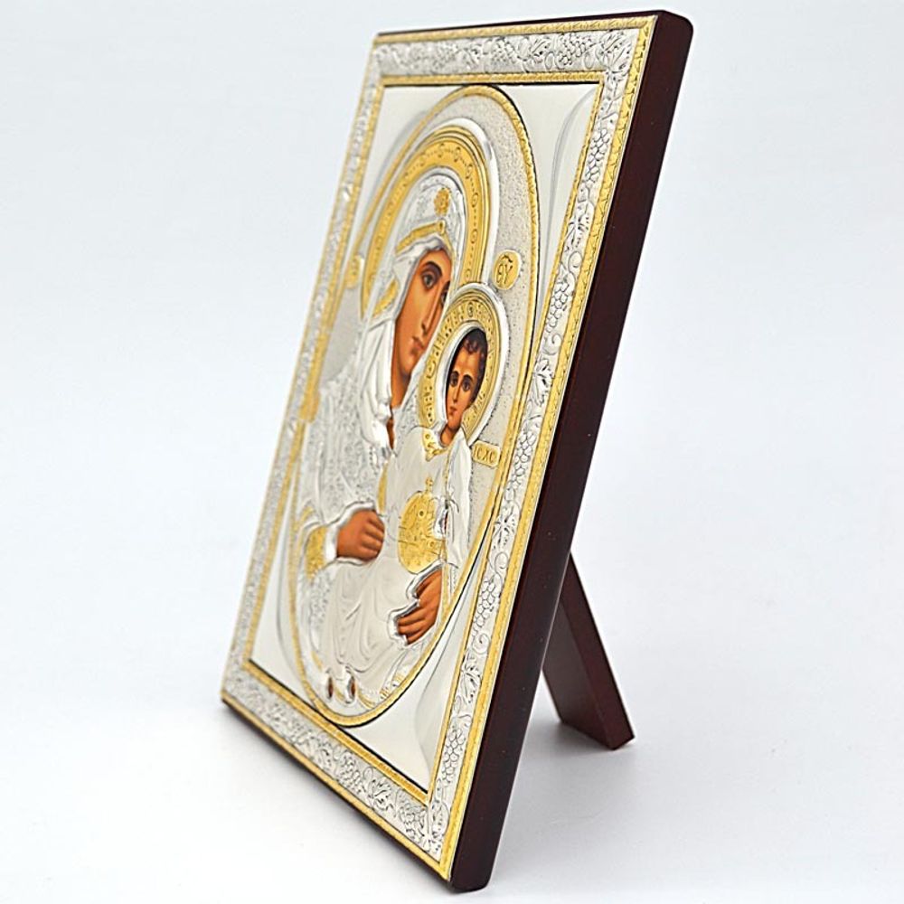 Иерусалимская икона Божьей Матери в серебряном окладе.