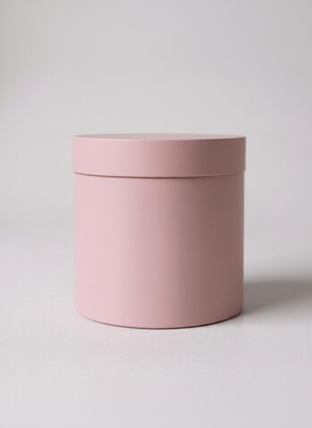 Плотная шляпная коробка с крышкой без лент. Цвет: Нежно розовый.